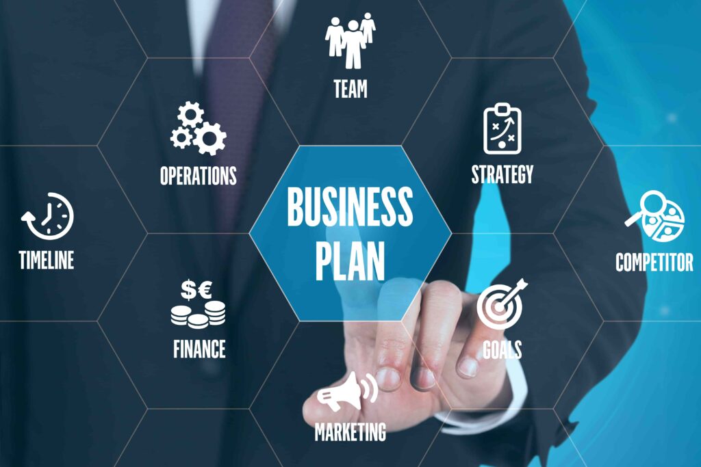 Mann in Anzug präsentiert Businessplan